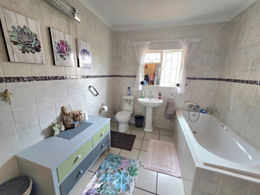 4 Bedroom Property for Sale in La Provance Free State